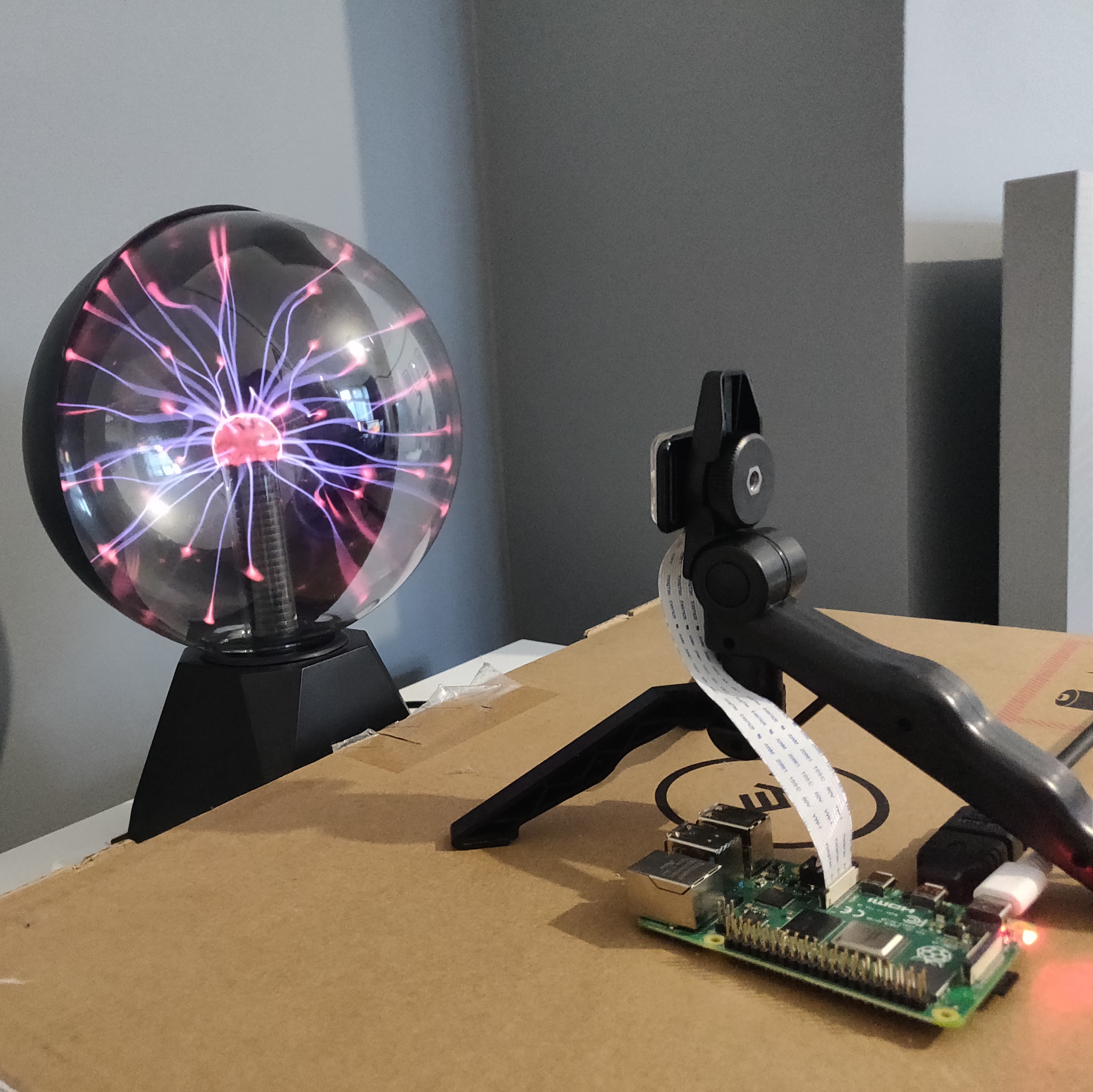 Plasma globe entropy generator